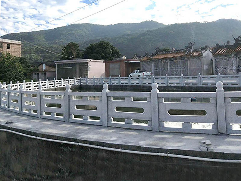 池塘石材護(hù)欄廠家批發(fā)價(jià)格.jpg