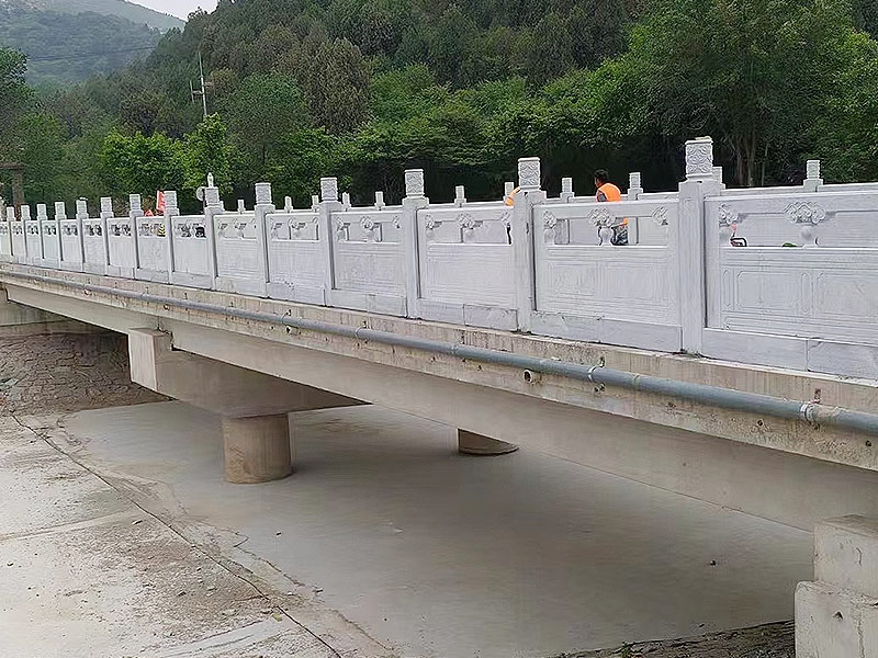 鑫鴻石業(yè)對(duì)石雕欄桿的一些基本介紹