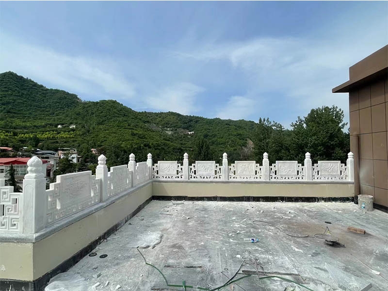 挑選石材欄桿時(shí)注意事項(xiàng)